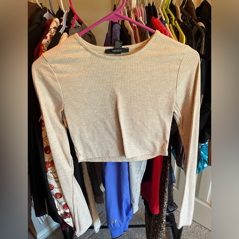RIBBED CROPPED LONG SLEEVE SIZE MEDIUM FOREVER 21